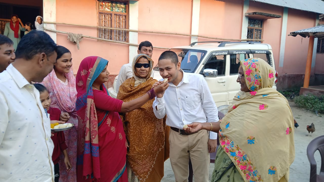 परिजन के साथ अवसार परिजन के साथ अवसार