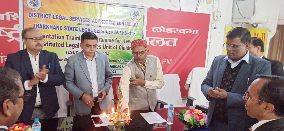 मौके पर मौजूद लोग मौके पर मौजूद लोग