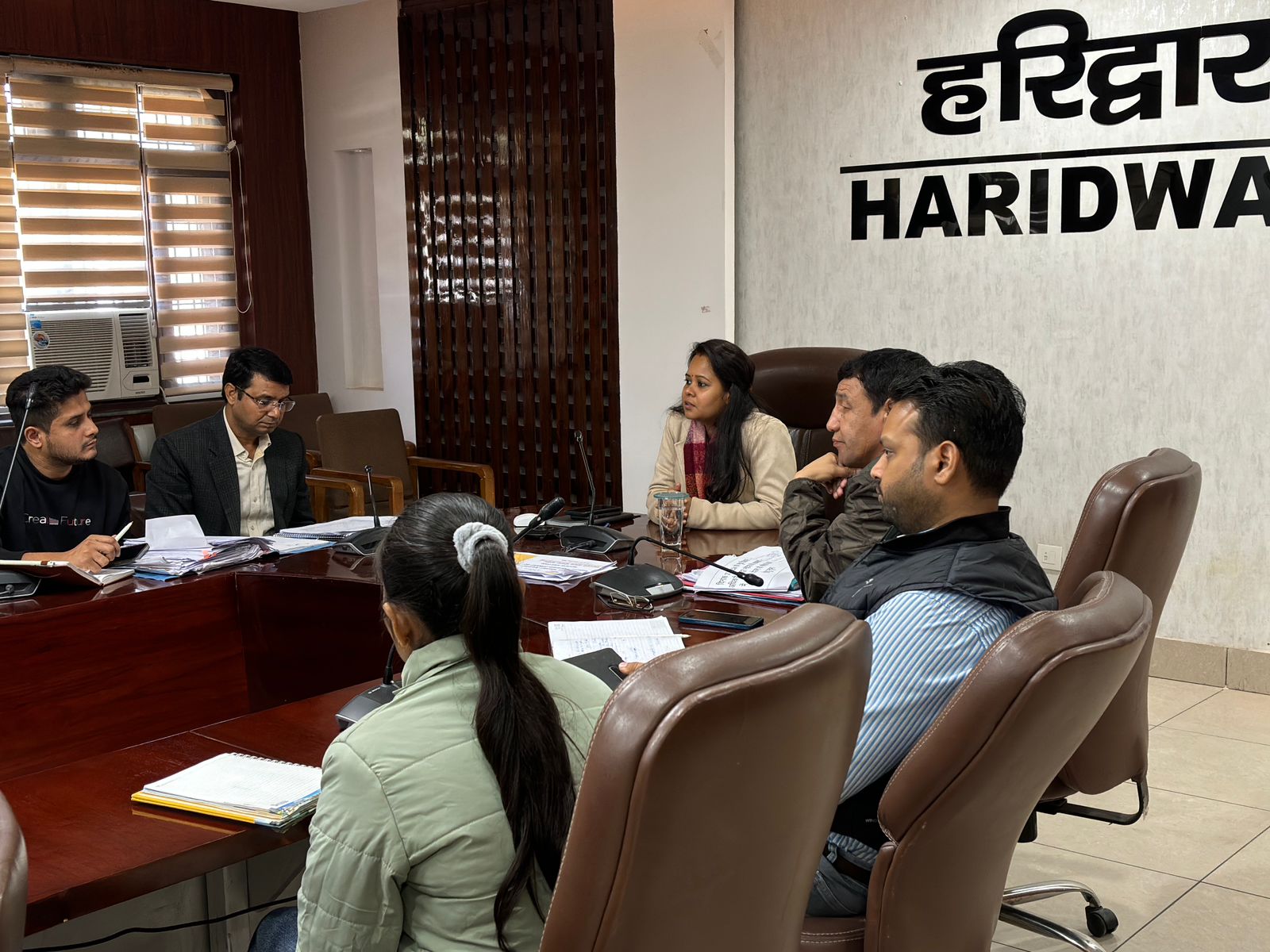 मुख्य विकास अधिकारी बैठक लेटी हुई मुख्य विकास अधिकारी बैठक लेटी हुई