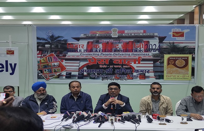 मुख्य पोस्ट मास्टर जनरल पत्रकार वार्ता के दौरान मुख्य पोस्ट मास्टर जनरल पत्रकार वार्ता के दौरान