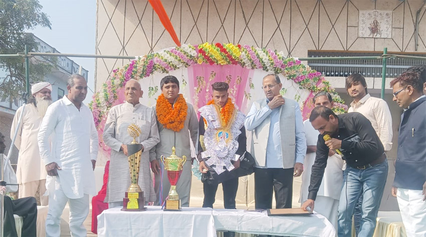 27 Snp-2 सोनीपत: खरखौदा में खिलाड़ी साहिल का स्वागत करते हुए 27 Snp-2 सोनीपत: खरखौदा में खिलाड़ी साहिल का स्वागत करते हुए