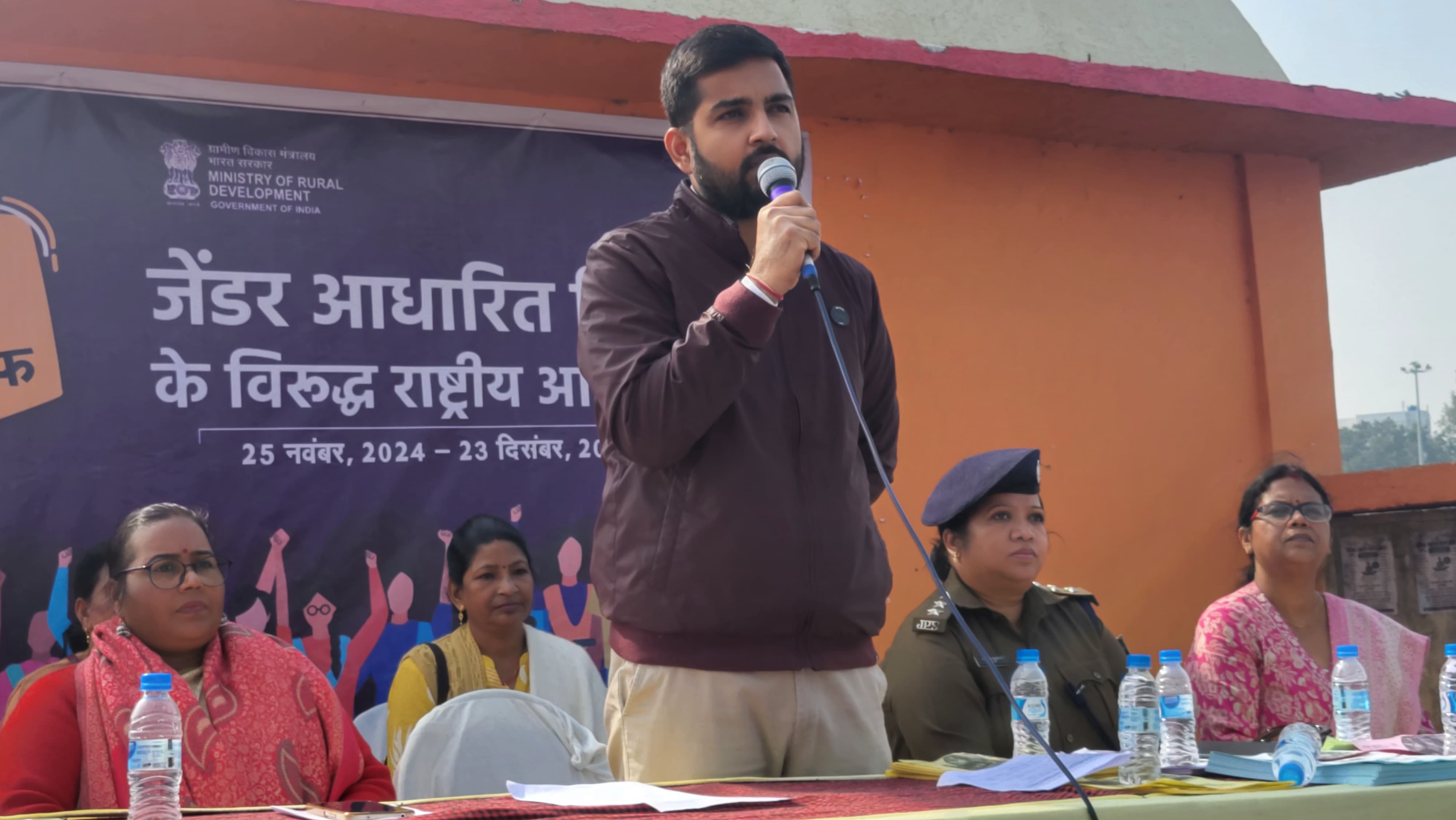 मौके पर मौजूद लोग मौके पर मौजूद लोग