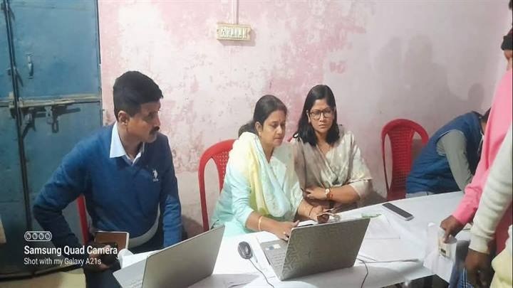 रात्रिकालीन शिविर लगाकर समस्याओं का समाधान रात्रिकालीन शिविर लगाकर समस्याओं का समाधान