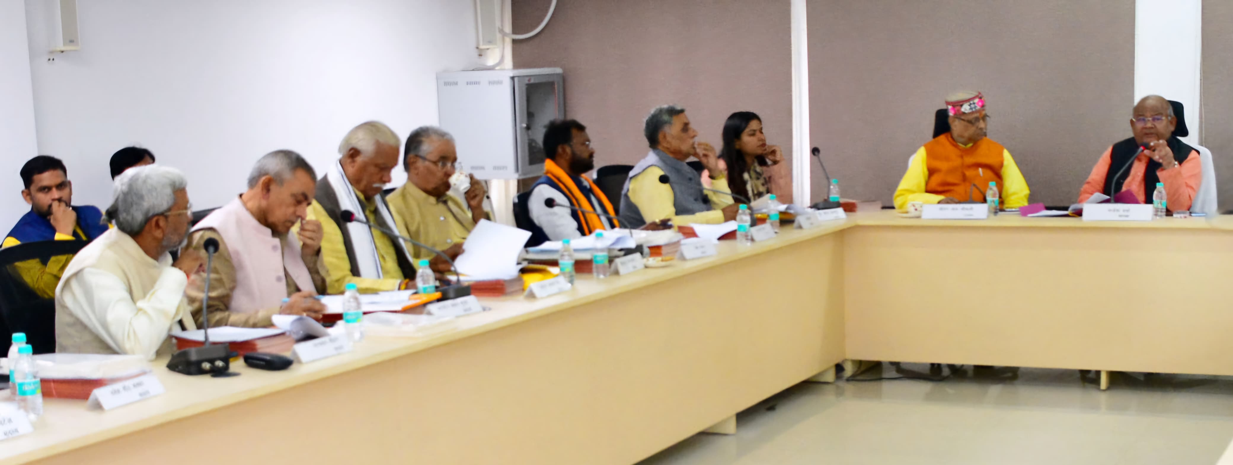 पिछड़ा वर्ग आयोग की बैठक करते राजेश वर्मा पिछड़ा वर्ग आयोग की बैठक करते राजेश वर्मा