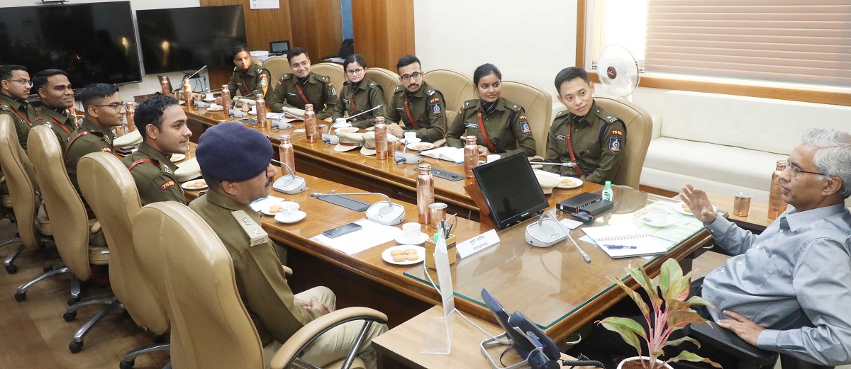मप्रः मुख्य सचिव से आईपीएस अधिकारियों ने सौजन्य भेंट की मप्रः मुख्य सचिव से आईपीएस अधिकारियों ने सौजन्य भेंट की