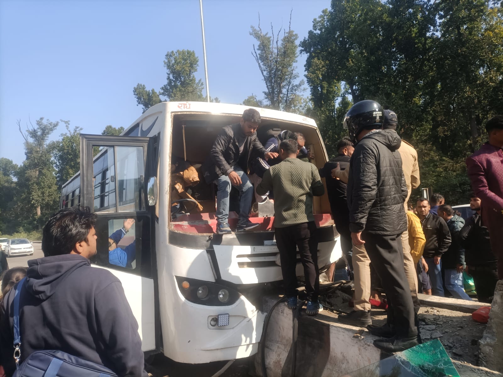 देहरादून में बस दुर्घटना देहरादून में बस दुर्घटना