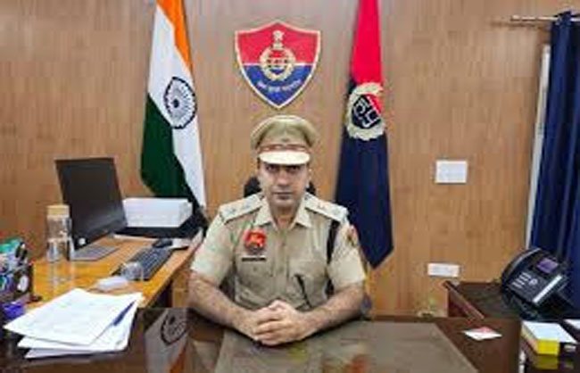 रेवाड़ी पुलिस अधीक्षक गौरव राजपुरोहित। रेवाड़ी पुलिस अधीक्षक गौरव राजपुरोहित।