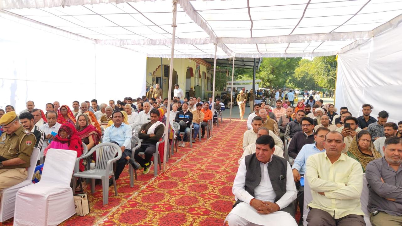 जयपुर पुलिस कमिश्नर ने मुहाना थाने में जनसुनवाई में सुनी परिवादियों की समस्याएं जयपुर पुलिस कमिश्नर ने मुहाना थाने में जनसुनवाई में सुनी परिवादियों की समस्याएं