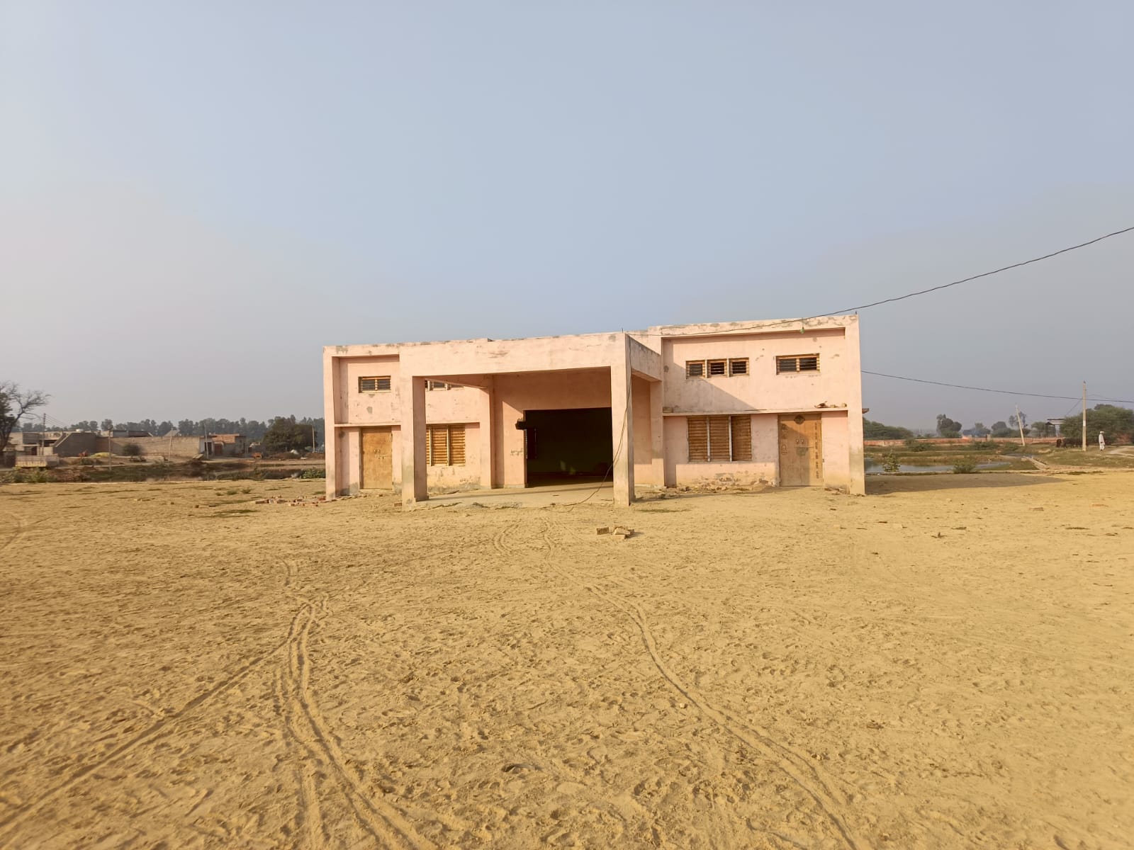 करसोला गांव की चौपाल जो तालाब की जगह बनाई गई। करसोला गांव की चौपाल जो तालाब की जगह बनाई गई।