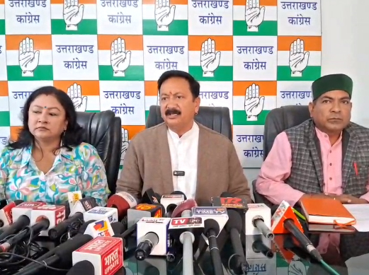 उत्तराखंड कांग्रेस प्रदेश कार्यालय में पत्रकारों को संबोधित करते प्रदेश अध्यक्ष करन माहरा, गरिमा दसौनी तथा शीशपाल बिष्ट उत्तराखंड कांग्रेस प्रदेश कार्यालय में पत्रकारों को संबोधित करते प्रदेश अध्यक्ष करन माहरा, गरिमा दसौनी तथा शीशपाल बिष्ट