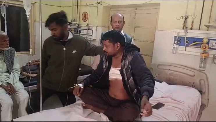 अस्पताल में घायल लेखपाल अस्पताल में घायल लेखपाल
