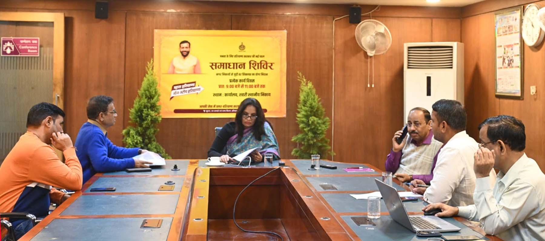फोटो नंबर-04: गुरुग्राम नगर निगम द्वारा आयोजित समाधान शिविर में शिकायतें सुनती अतिरिक्त निगमायुक्त डा. सुभिता ढाका। फोटो नंबर-04: गुरुग्राम नगर निगम द्वारा आयोजित समाधान शिविर में शिकायतें सुनती अतिरिक्त निगमायुक्त डा. सुभिता ढाका।