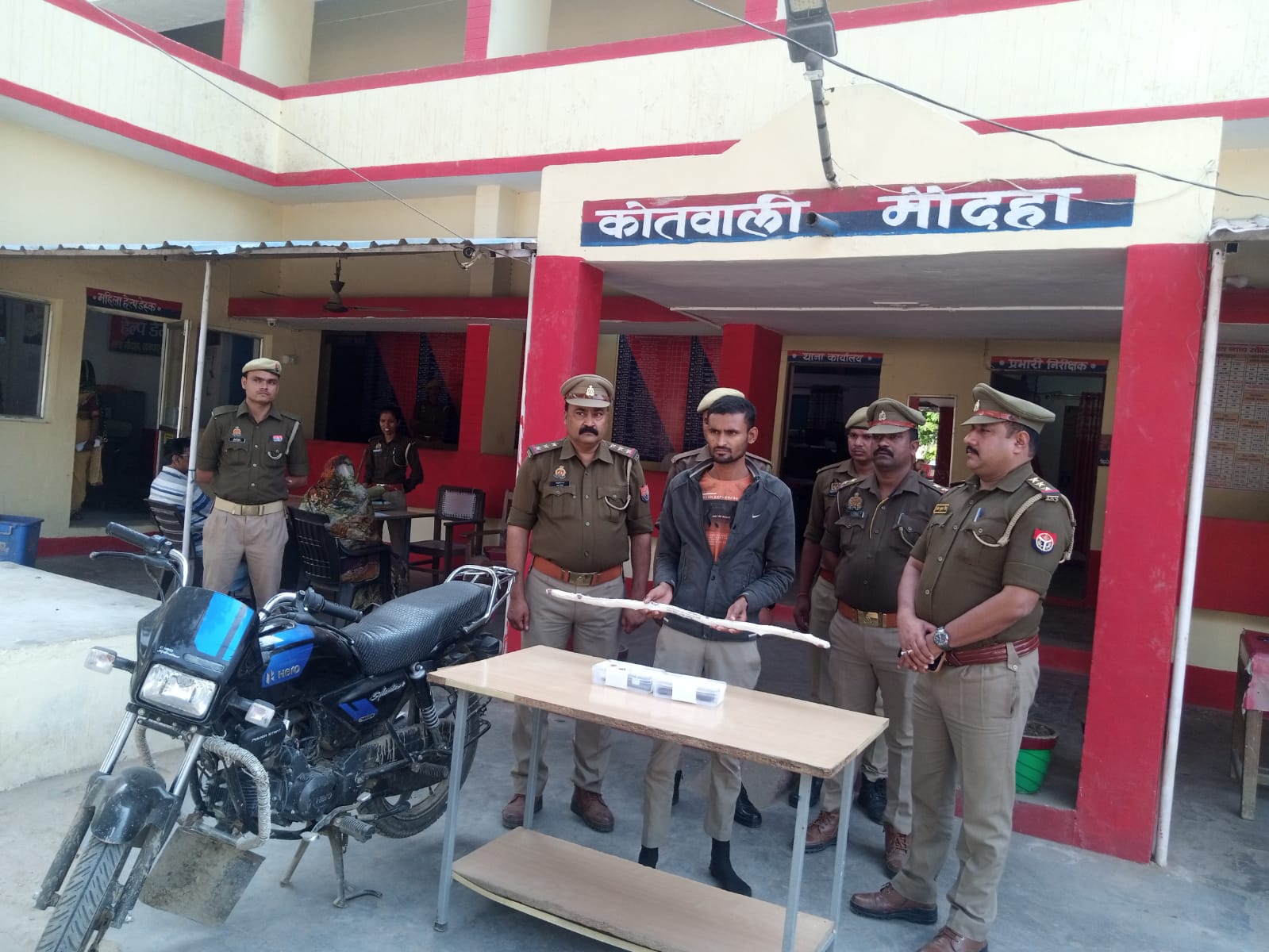 पुलिस ने हत्या का खुलासा कर आरोपी को किया गिरफ्तार पुलिस ने हत्या का खुलासा कर आरोपी को किया गिरफ्तार