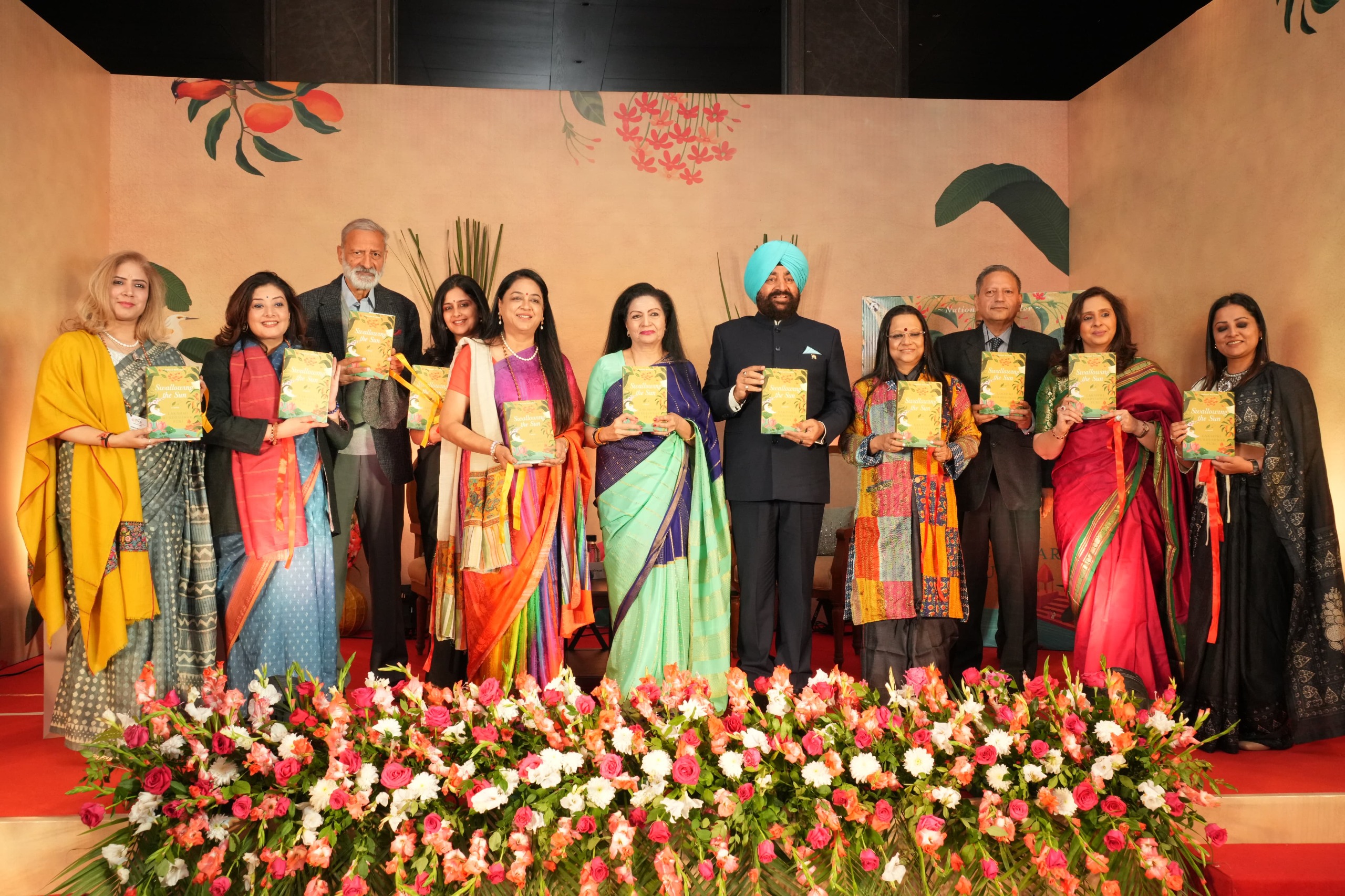लेफ्टिनेंट जनरल गुरमीत सिंह (से.नि.) गुरुवार को लक्ष्मी मुर्देश्वर पुरी की लिखित पुस्तक 'स्वालोविंग द सन' का विमोचन करते। लेफ्टिनेंट जनरल गुरमीत सिंह (से.नि.) गुरुवार को लक्ष्मी मुर्देश्वर पुरी की लिखित पुस्तक 'स्वालोविंग द सन' का विमोचन करते।