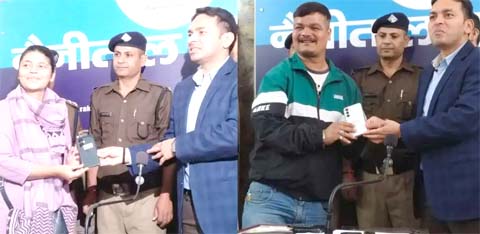 साइबर सेल ने बरामद किए 160 खोए हुए मोबाइल साइबर सेल ने बरामद किए 160 खोए हुए मोबाइल