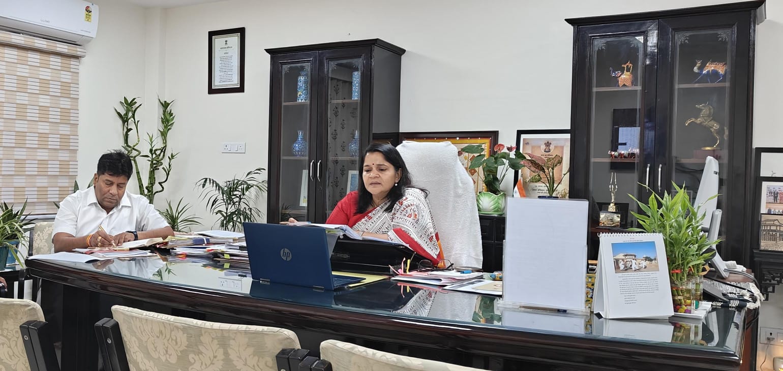 वीसी करती चिकित्सा एवं स्वास्थ्य विभाग की प्रमुख शासन सचिव गायत्री राठौड़ वीसी करती चिकित्सा एवं स्वास्थ्य विभाग की प्रमुख शासन सचिव गायत्री राठौड़