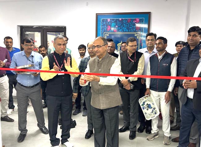 उद्घाटन करते जीएम उद्घाटन करते जीएम