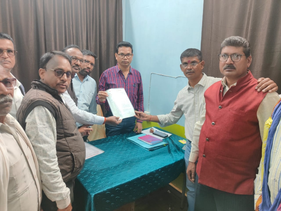 कांग्रेसियों ने विभिन्न समस्याओं के निराकरण हेतु एसडीएम को सौंपा ज्ञापन