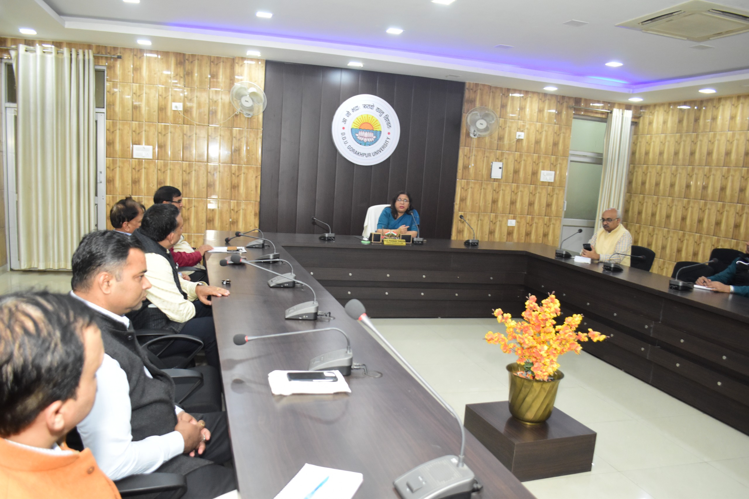 एलुमनी नेटवर्क को और मजबूत बनाने एवं समारोह को ऐतिहासिक बनाने के लिए कुलपति ने दिया जोर* एलुमनी नेटवर्क को और मजबूत बनाने एवं समारोह को ऐतिहासिक बनाने के लिए कुलपति ने दिया जोर*