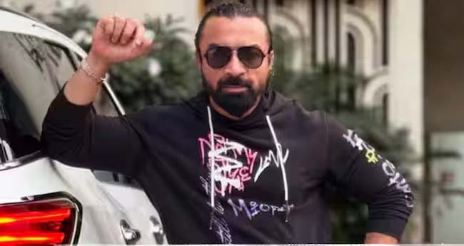 ड्रग मामले में अभिनेता एजाज खान की पत्नी गिरफ्तार ड्रग मामले में अभिनेता एजाज खान की पत्नी गिरफ्तार