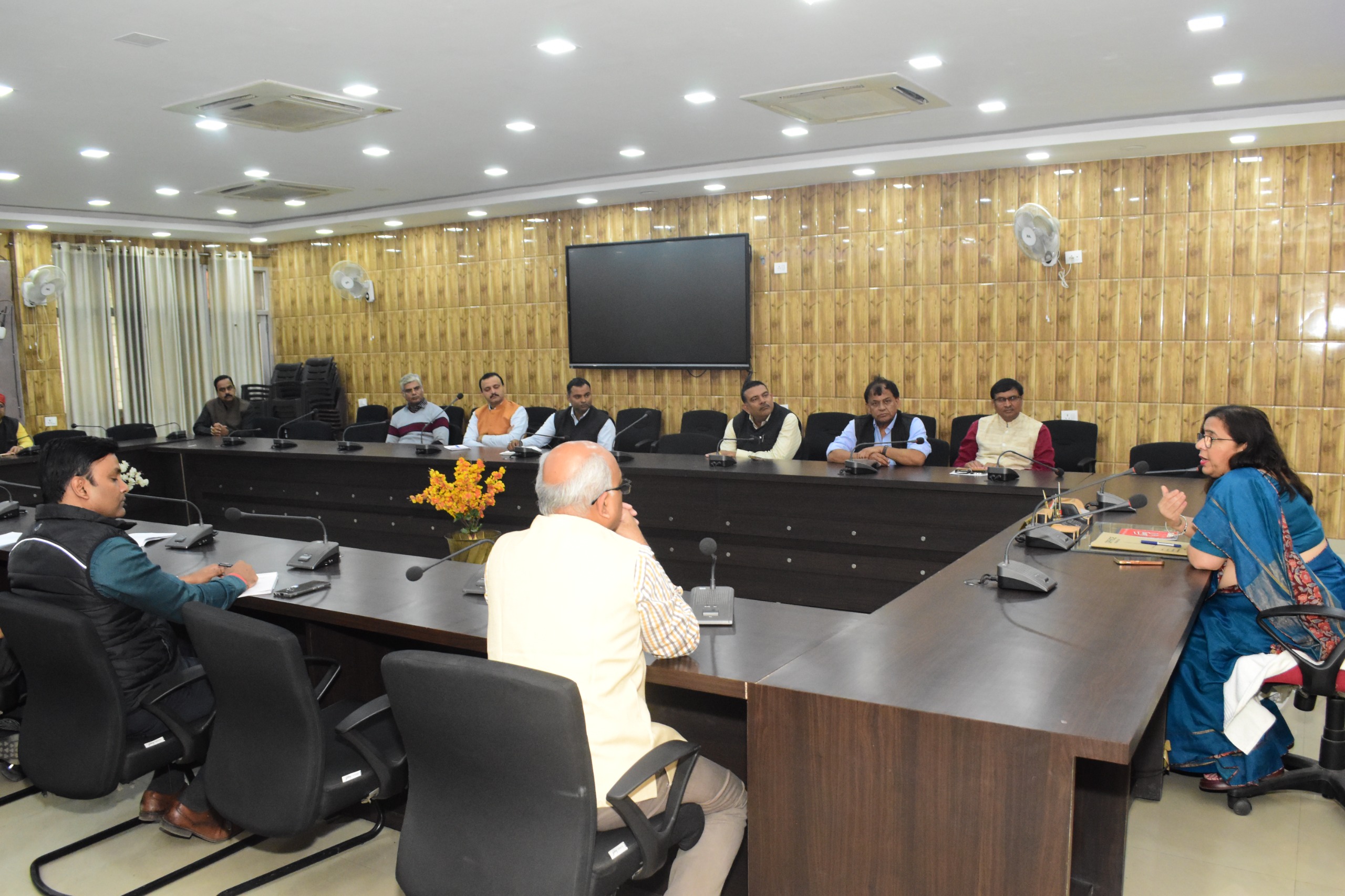एलुमनी नेटवर्क को और मजबूत बनाने एवं समारोह को ऐतिहासिक बनाने के लिए कुलपति ने दिया जोर* एलुमनी नेटवर्क को और मजबूत बनाने एवं समारोह को ऐतिहासिक बनाने के लिए कुलपति ने दिया जोर*