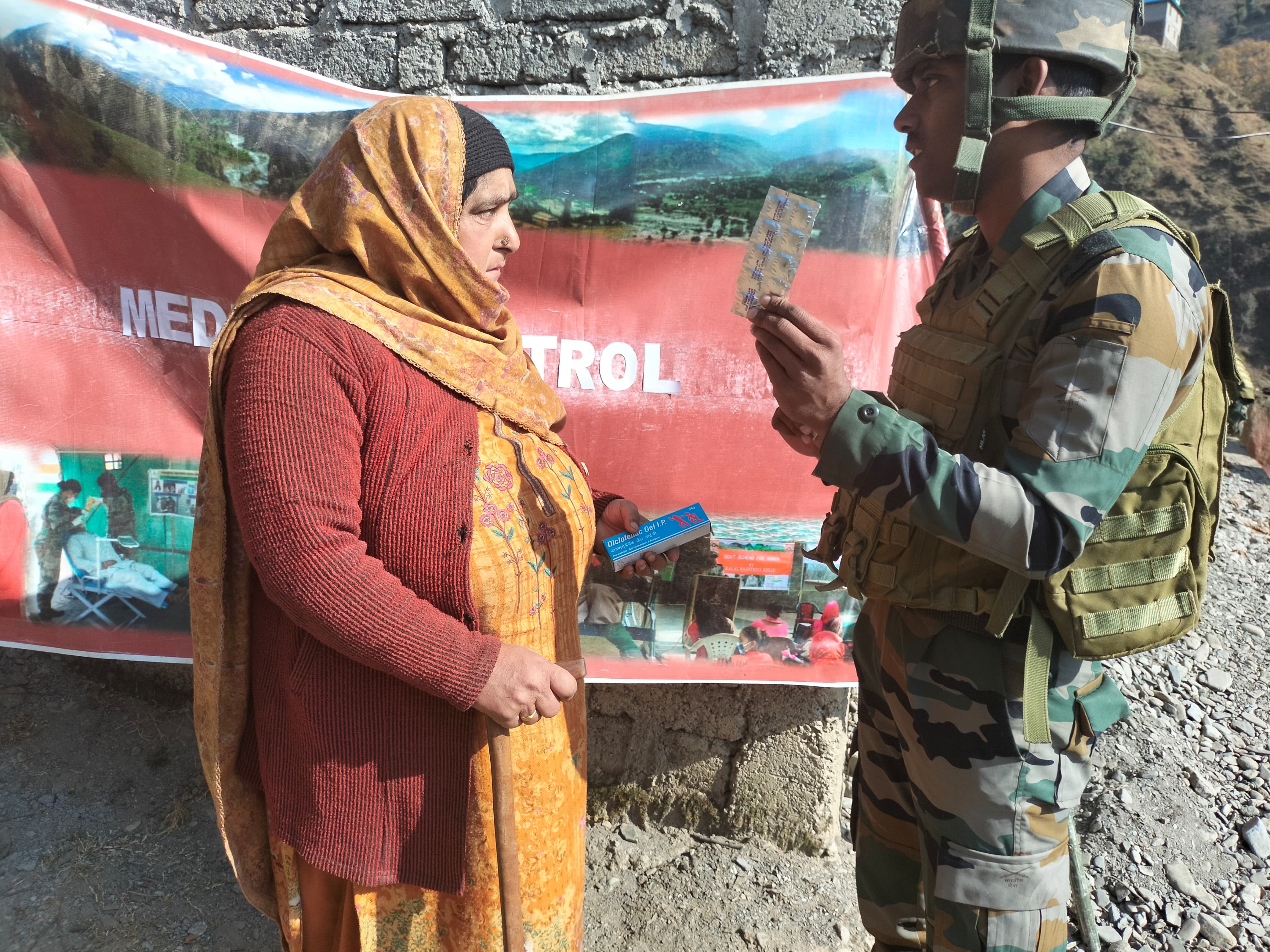 रियासी के बट्सियाला में चिकित्सा गश्ती का आयोजन किया रियासी के बट्सियाला में चिकित्सा गश्ती का आयोजन किया