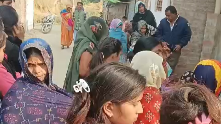 शोक संतृप्त परिजन शोक संतृप्त परिजन