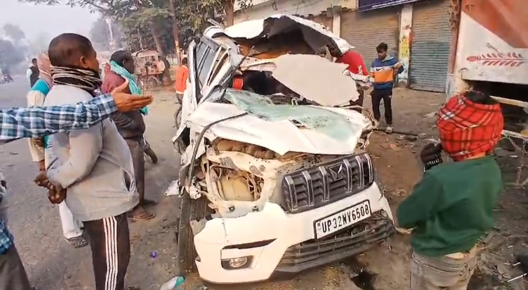 दुर्घटनाग्रस्त स्कॉर्पियो की फोटो दुर्घटनाग्रस्त स्कॉर्पियो की फोटो