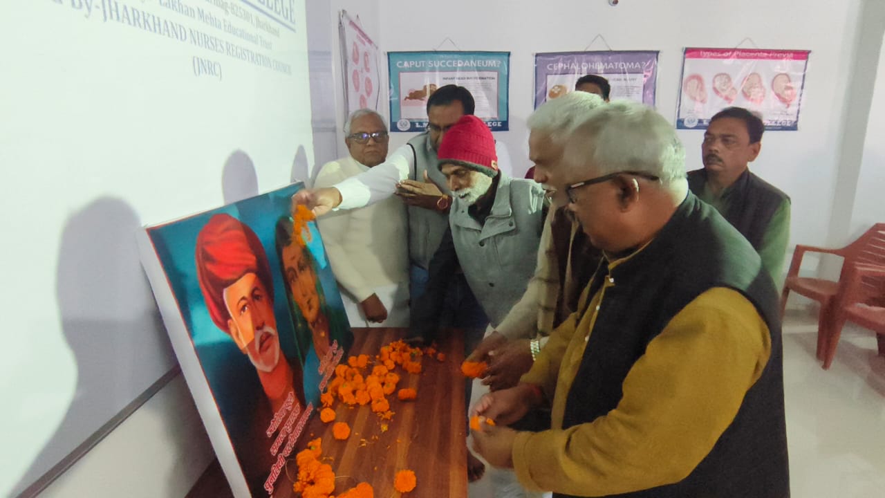 पुण्यतिथि मनाते अतिथि। पुण्यतिथि मनाते अतिथि।
