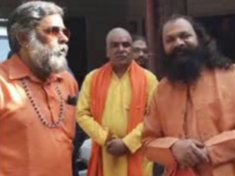 बांग्लादेश पर चिंता जताते संत बांग्लादेश पर चिंता जताते संत