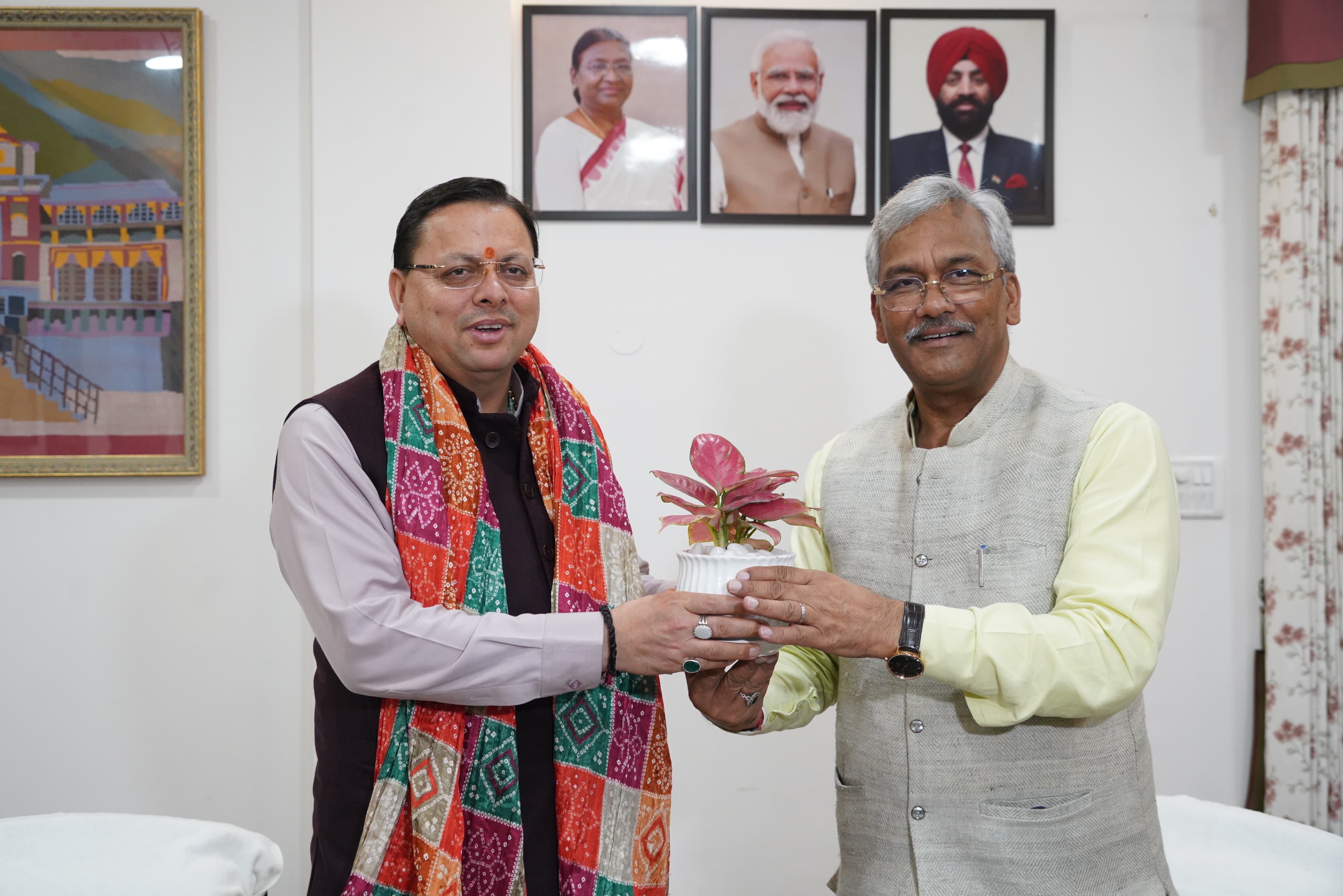 हरिद्वार सांसद त्रिवेंद्र सिंह रावत मुख्यमंत्री आवास में मुख्यमंत्री धामी से भेंट करते। हरिद्वार सांसद त्रिवेंद्र सिंह रावत मुख्यमंत्री आवास में मुख्यमंत्री धामी से भेंट करते।