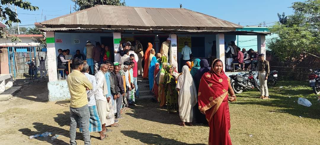 अररिया फोटो:फारबिसगंज किरकिचिया पंचायत मेहमतदाताओं की भीड़ अररिया फोटो:फारबिसगंज किरकिचिया पंचायत मेहमतदाताओं की भीड़