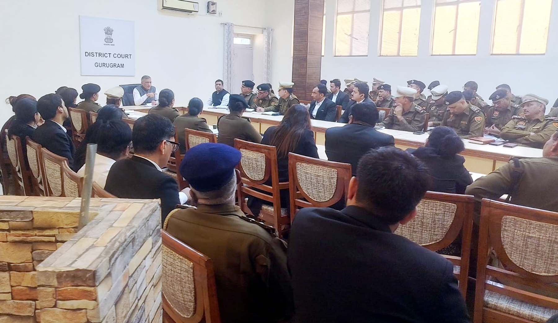 फोटो नंबर-04: गुरुग्राम में आयोजित कार्यशाला में जिले के सभी एसएचओ को प्रशिक्षित करते जिला कानूनी सेवा प्राधिकरण गुरुग्राम के अध्यक्ष एवं जिला एवं सत्र न्यायाधीश रमेश चंद्र। फोटो नंबर-04: गुरुग्राम में आयोजित कार्यशाला में जिले के सभी एसएचओ को प्रशिक्षित करते जिला कानूनी सेवा प्राधिकरण गुरुग्राम के अध्यक्ष एवं जिला एवं सत्र न्यायाधीश रमेश चंद्र।