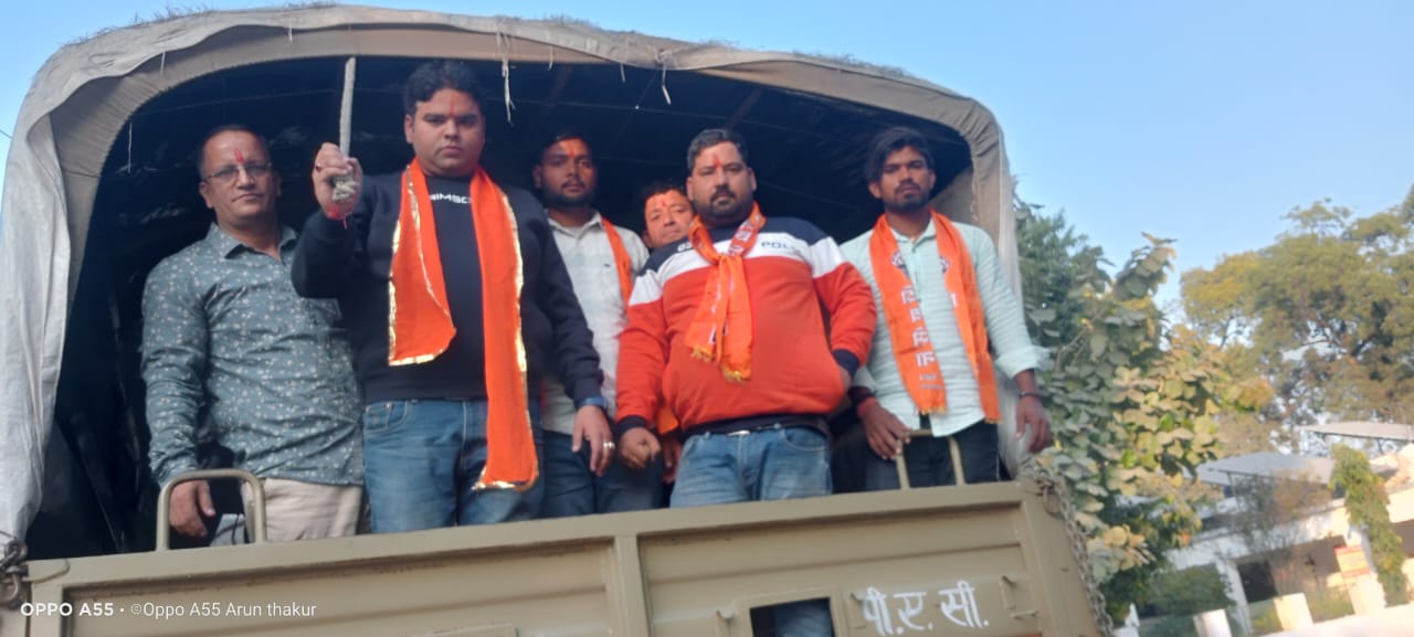 संभल के विवादित हरिहरनाथ मंदिर में जलाभिषेक के लिए जा रहे शिव सैनिक गिरफ्तार संभल के विवादित हरिहरनाथ मंदिर में जलाभिषेक के लिए जा रहे शिव सैनिक गिरफ्तार