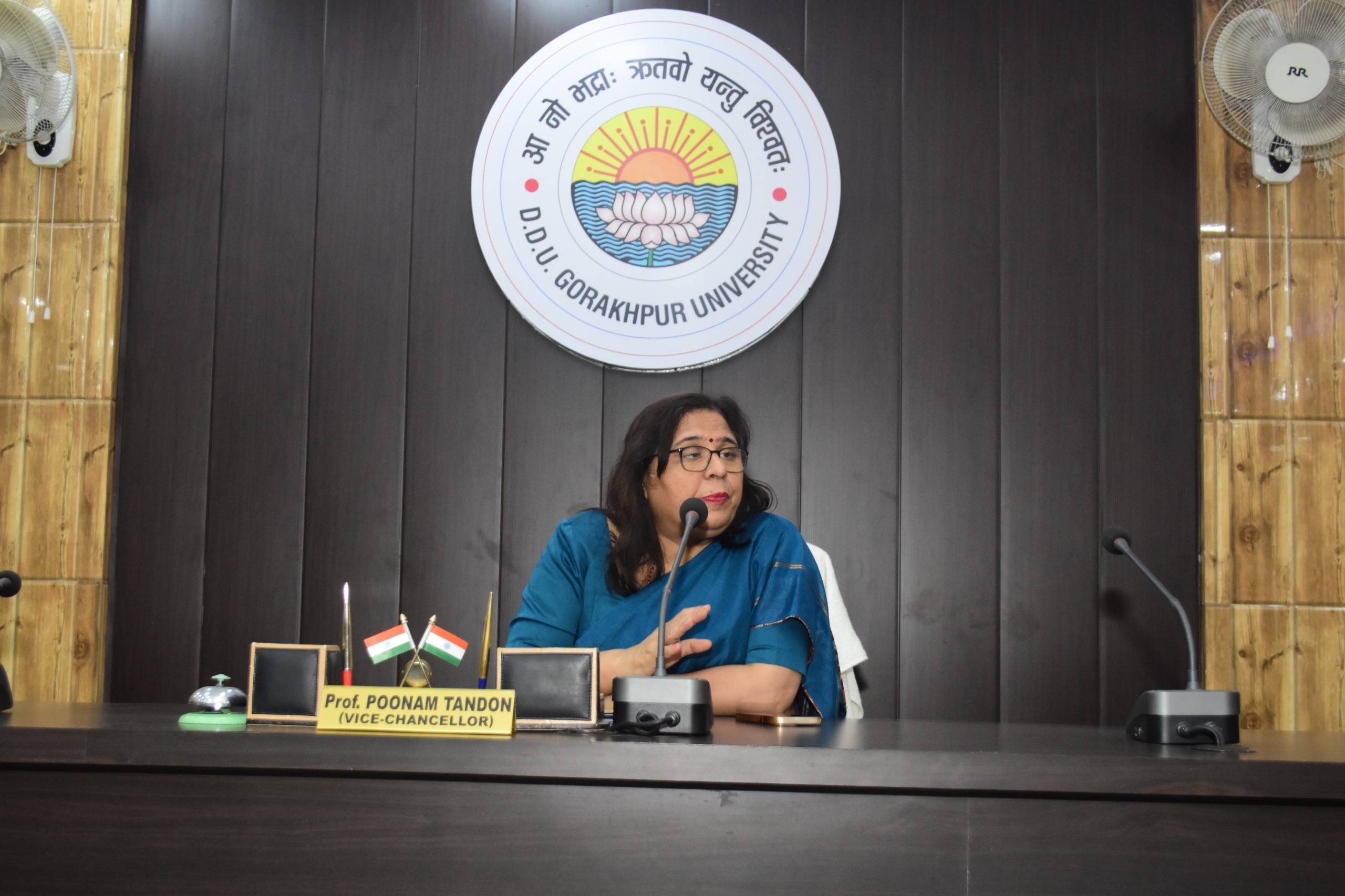 एलुमनी नेटवर्क को और मजबूत बनाने एवं समारोह को ऐतिहासिक बनाने के लिए कुलपति ने दिया जोर* एलुमनी नेटवर्क को और मजबूत बनाने एवं समारोह को ऐतिहासिक बनाने के लिए कुलपति ने दिया जोर*