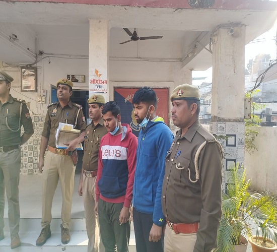 कानपुर: लाखों की चोरी मामले में गिरफ्तार आरोपितों के छाया चित्र कानपुर: लाखों की चोरी मामले में गिरफ्तार आरोपितों के छाया चित्र