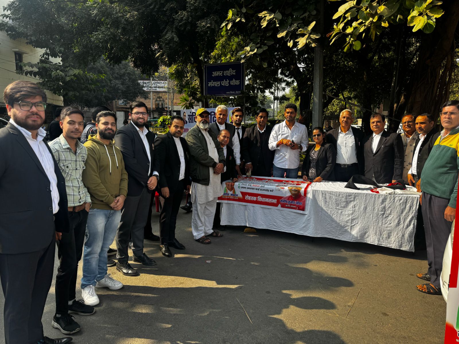 फोटो कैप्शन 29आरटीके4 : सदस्यता अभियान के तहत युवाओं के साथ भाजपा के पदाधिकारी ----------- फोटो कैप्शन 29आरटीके4 : सदस्यता अभियान के तहत युवाओं के साथ भाजपा के पदाधिकारी -----------