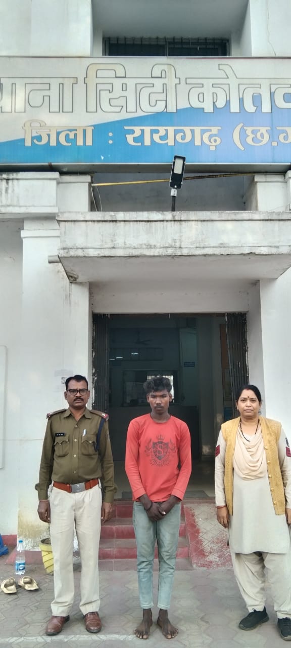 पुलिस के गिरफ्त में आरोपी पुलिस के गिरफ्त में आरोपी