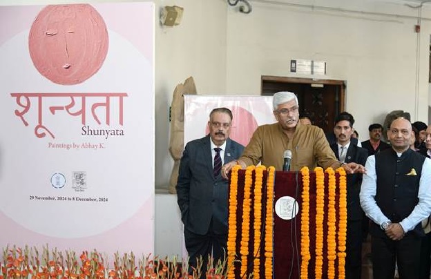 राष्ट्रीय संग्रहालय में विशेष प्रदर्शनी ‘शून्यता : शून्यता’ का उद्घाटन करते केंद्रीय संस्कृति एवं पर्यटन मंत्री गजेंद्र सिंह शेखावत राष्ट्रीय संग्रहालय में विशेष प्रदर्शनी ‘शून्यता : शून्यता’ का उद्घाटन करते केंद्रीय संस्कृति एवं पर्यटन मंत्री गजेंद्र सिंह शेखावत