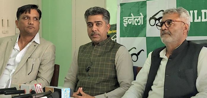 डबल ए के विधायक आदित्य देवीलाल प्रेस वार्ता करते हुए डबल ए के विधायक आदित्य देवीलाल प्रेस वार्ता करते हुए