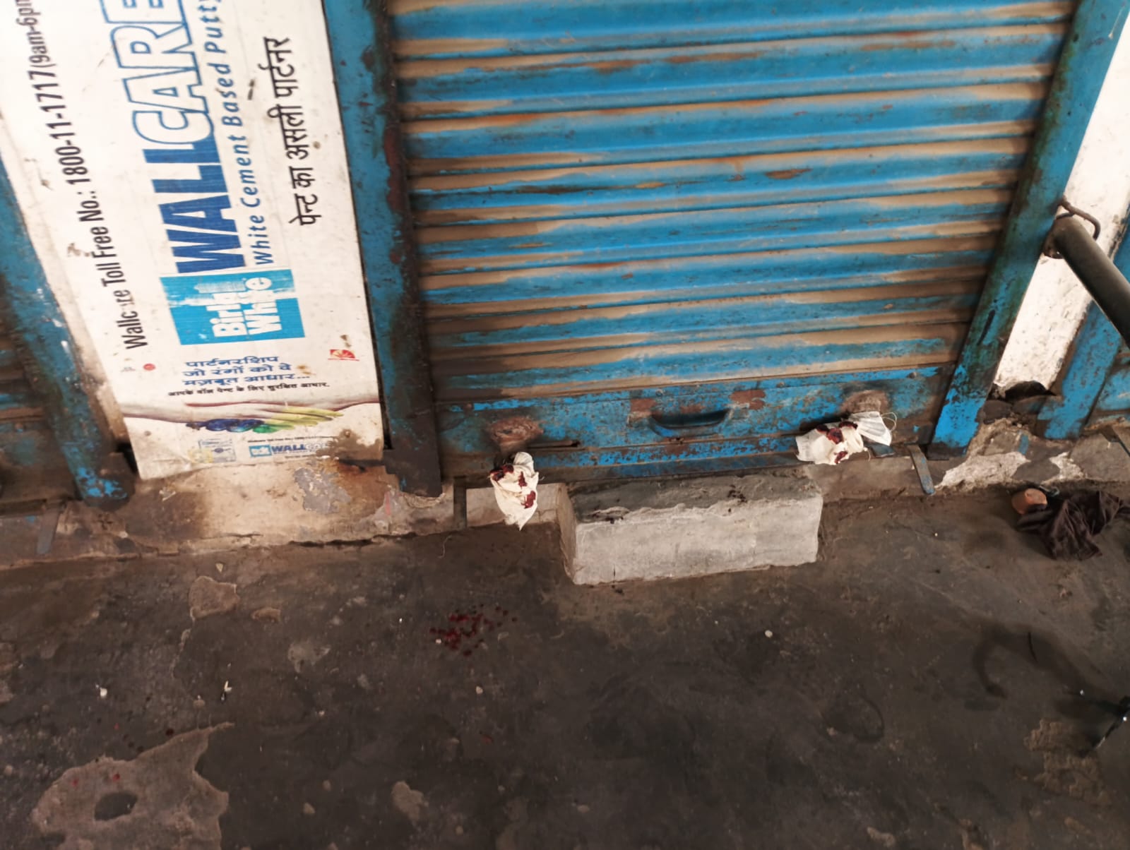 *17 लाख के बैंक बकायादार की दुकान को नायब तहसीलदार सिटी ने किया कुर्क* *17 लाख के बैंक बकायादार की दुकान को नायब तहसीलदार सिटी ने किया कुर्क*