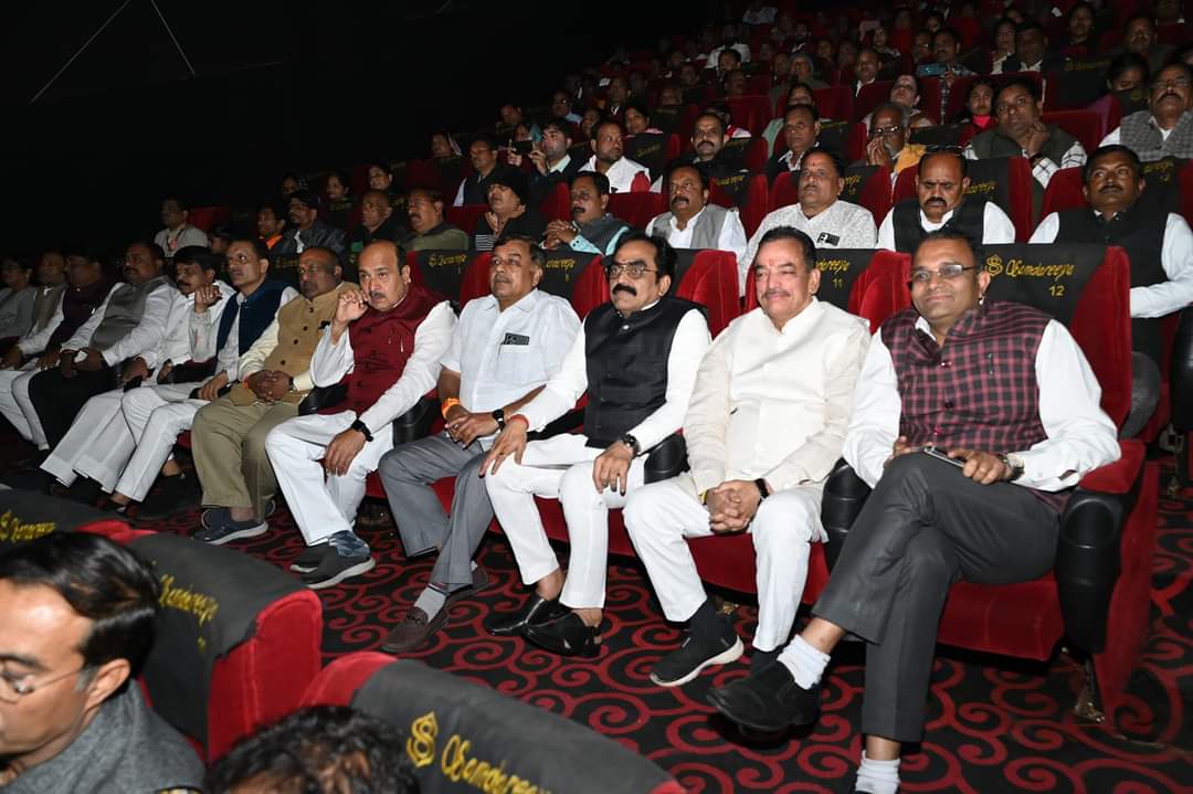 द साबरमती रिपोर्ट में दुर्भाग्यपूर्ण घटना की सच्चाई द साबरमती रिपोर्ट में दुर्भाग्यपूर्ण घटना की सच्चाई