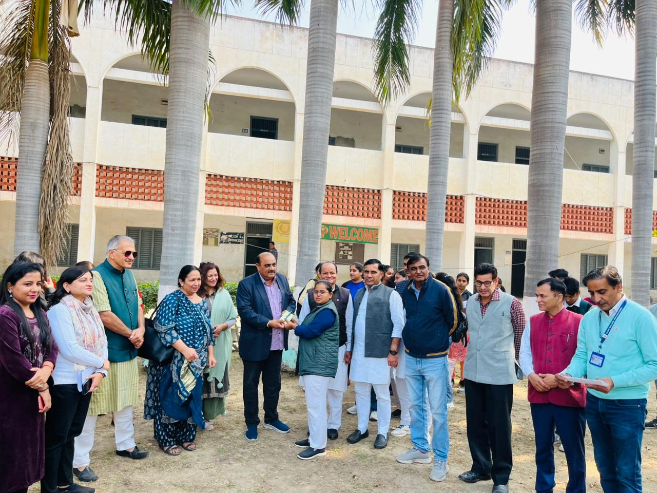 फोटो कैप्शन 29आरटीके1 : विजेता प्रतिभागियों को सम्मानित करते संस्थान प्रधान व प्राचार्या ----------- फोटो कैप्शन 29आरटीके1 : विजेता प्रतिभागियों को सम्मानित करते संस्थान प्रधान व प्राचार्या -----------