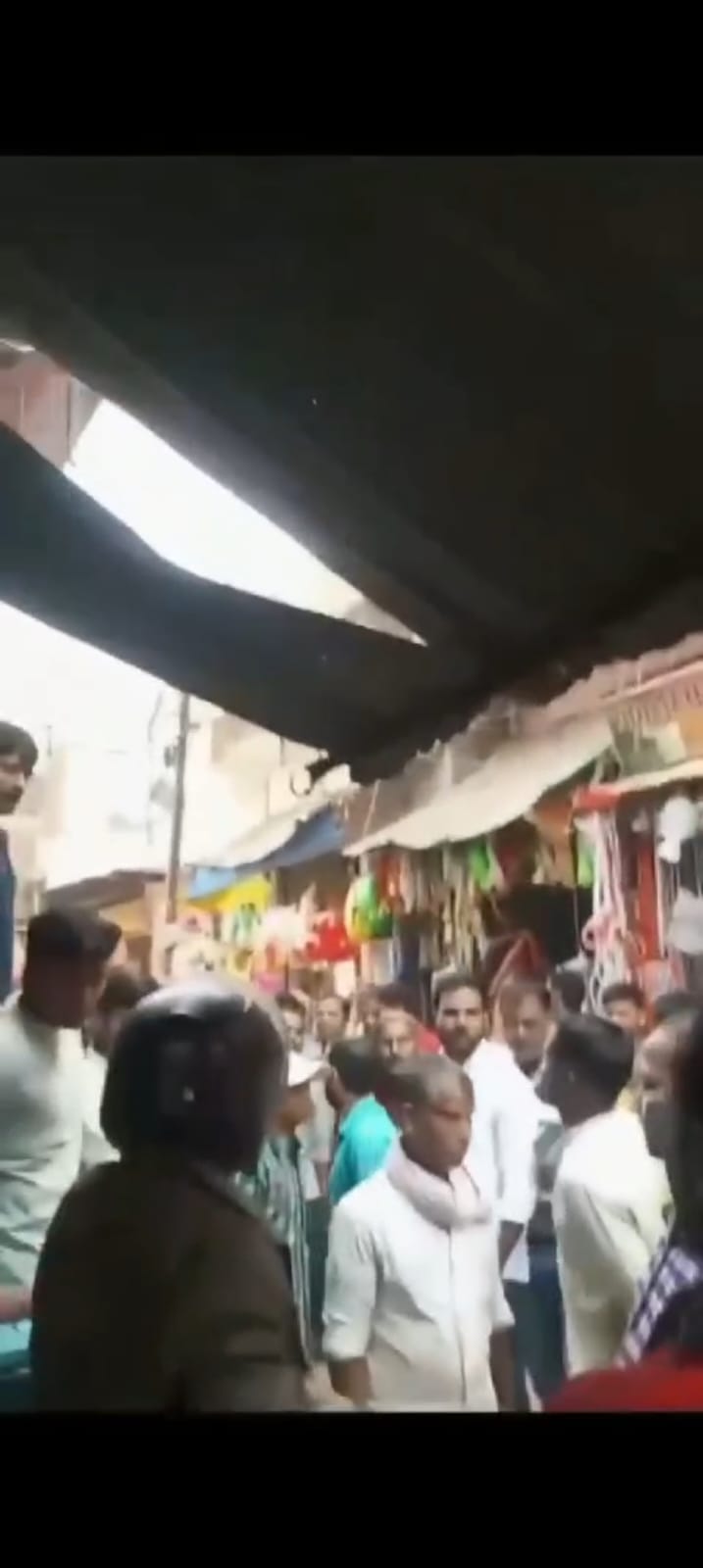 बिजली बिल वसूली करने के विभाग जेई और अवर अभियंता को स्थानीय लोगों ने पीटा, मुकदमा दर्ज बिजली बिल वसूली करने के विभाग जेई और अवर अभियंता को स्थानीय लोगों ने पीटा, मुकदमा दर्ज