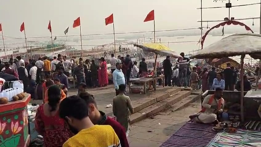 गंगा स्नान के लिए जुटे लोग: फोटो बच्चा गुप्ता गंगा स्नान के लिए जुटे लोग: फोटो बच्चा गुप्ता