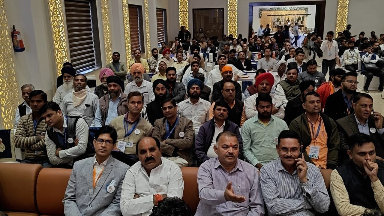 अलवर. अलवर में आयोजित कार्यक्रम में उपस्तित लोग। अलवर. अलवर में आयोजित कार्यक्रम में उपस्तित लोग।