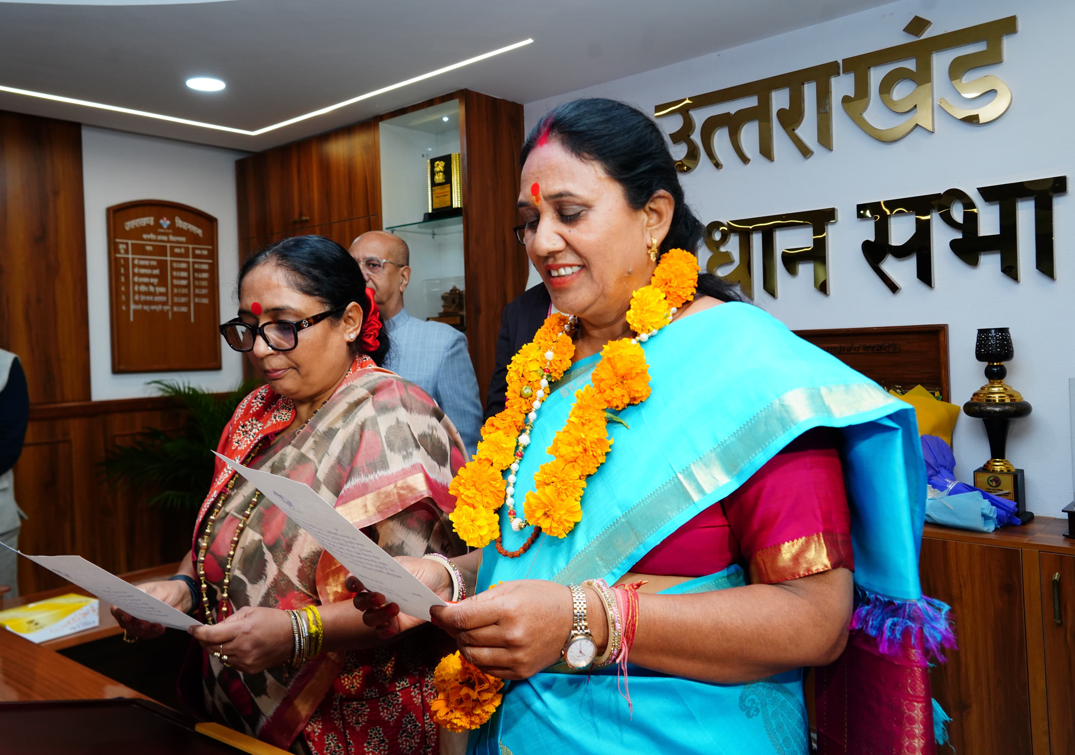केदारनाथ की नवनिर्वाचित विधायक आशा नाैटियाल को शपथ दिलातीं उत्तराखंड विधानसभा अध्यक्ष ऋतु खंडूडी भूषण। केदारनाथ की नवनिर्वाचित विधायक आशा नाैटियाल को शपथ दिलातीं उत्तराखंड विधानसभा अध्यक्ष ऋतु खंडूडी भूषण।