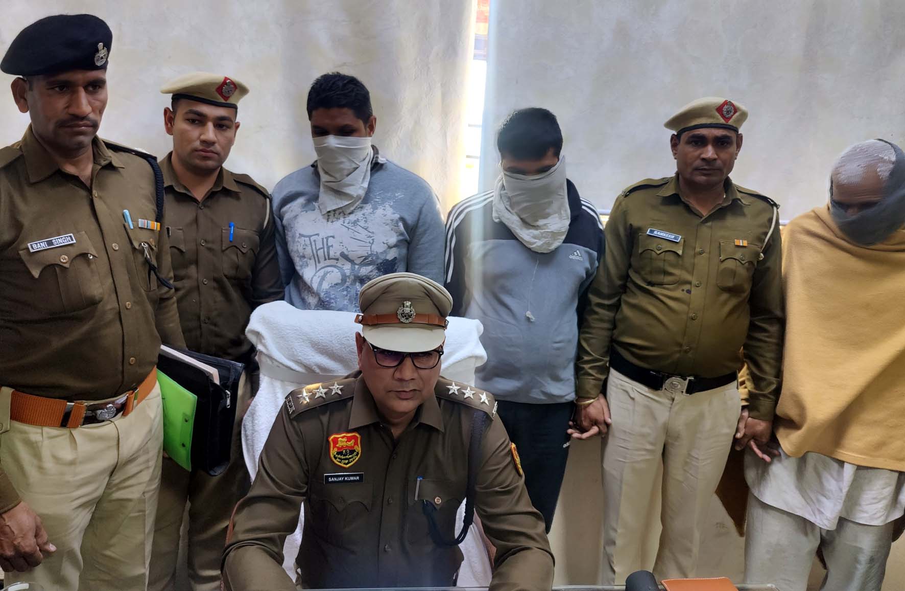 भैणी महाराजपुर में वृद्ध बलबीर सिंह के चारों हत्यारोपी पुलिस गिरफ्त में। भैणी महाराजपुर में वृद्ध बलबीर सिंह के चारों हत्यारोपी पुलिस गिरफ्त में।
