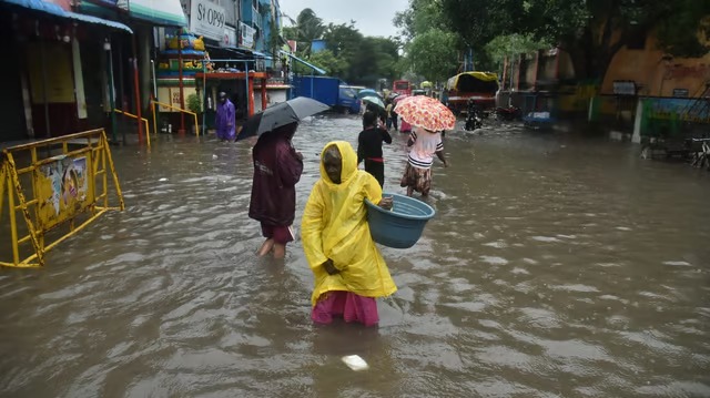 तमिलनाडु में 60 से 90 किमी/घंटा की रफ्तार चक्रवाती तूफान चलने चेतावनी तमिलनाडु में 60 से 90 किमी/घंटा की रफ्तार चक्रवाती तूफान चलने चेतावनी
