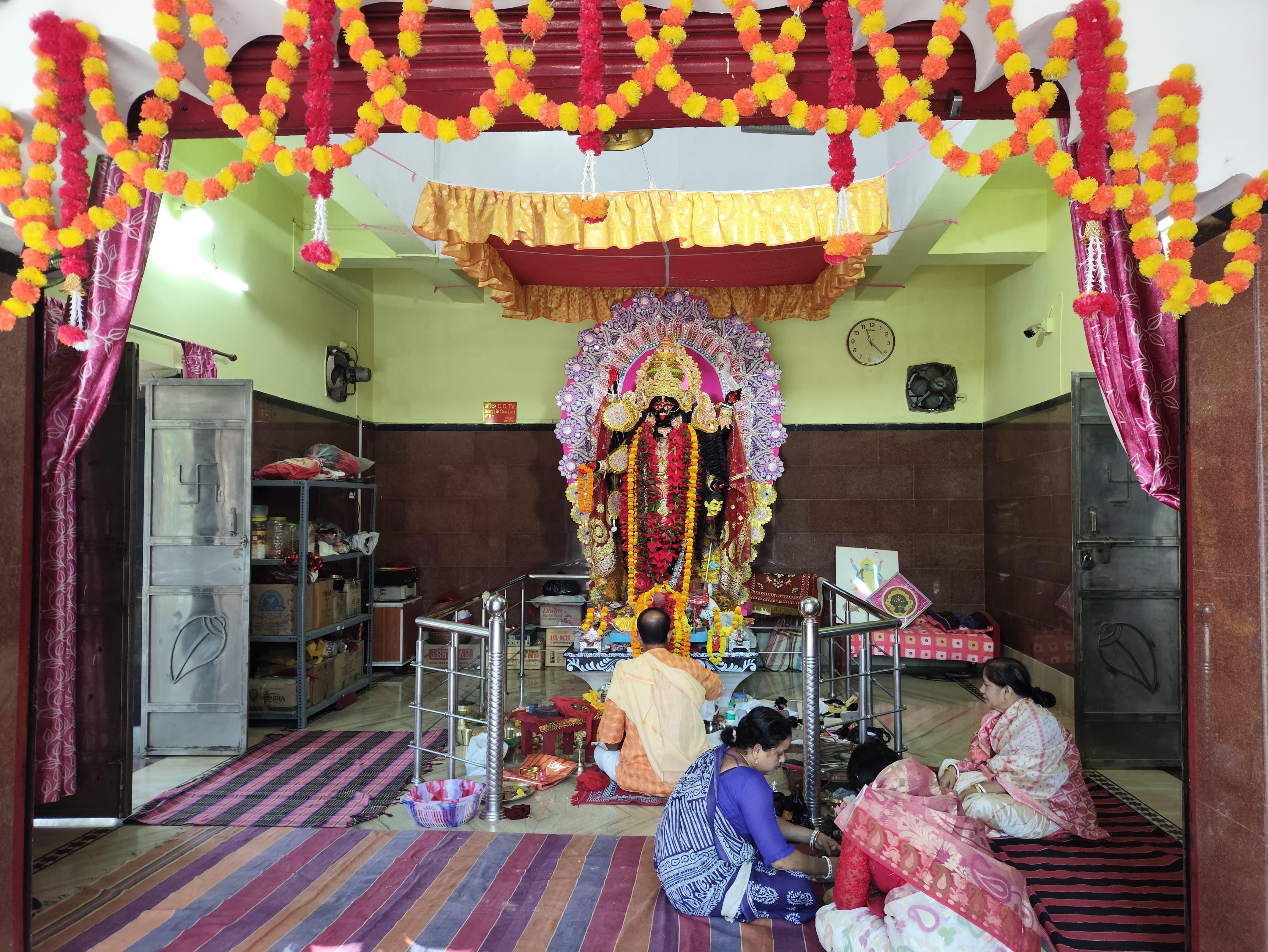 बूढ़ी काली मंदिर सहित विभिन्न मंदिरों में हुई अमावस्या पर पूजा बूढ़ी काली मंदिर सहित विभिन्न मंदिरों में हुई अमावस्या पर पूजा